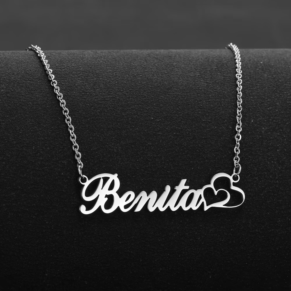 Engraved Name Necklace - قلادة مخصصة على شكل قلب مزدوج