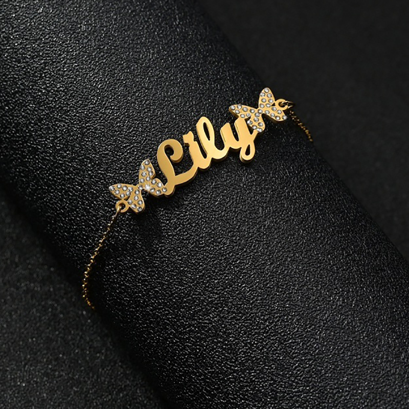 مجموعة مجوهرات مخصصة للنساء من - مراجعة Engraved Name Necklace وسعره