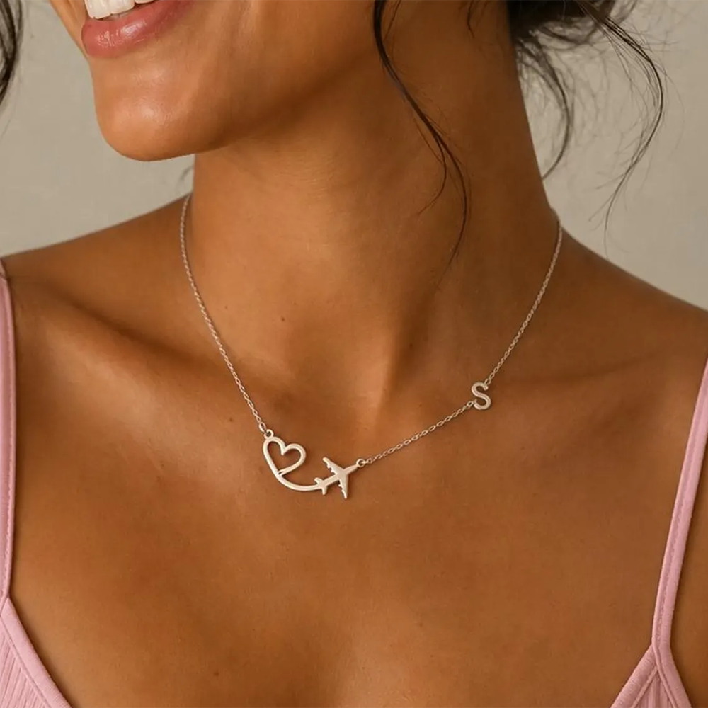 قلادة مخصصة على شكل قلب وطائرة - مراجعة Engraved Name Necklace وسعره