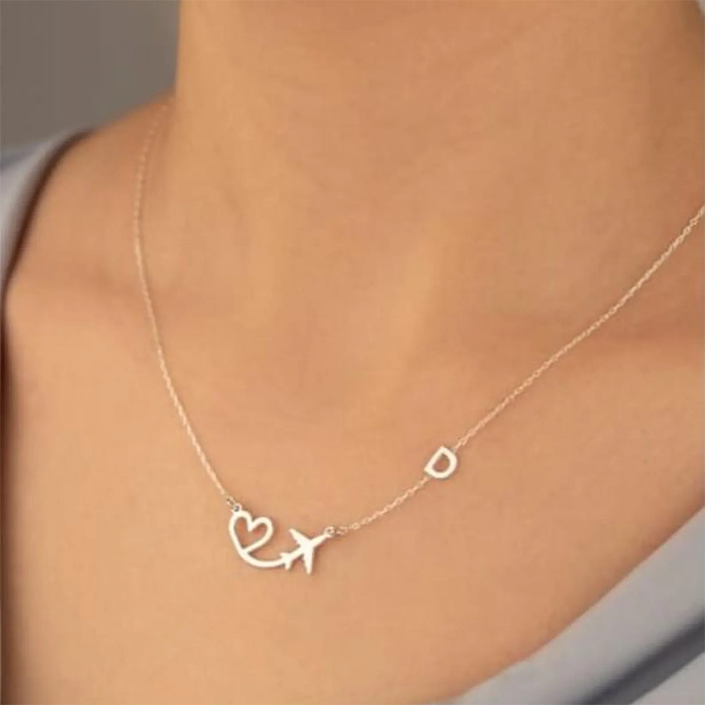 قلادة مخصصة على شكل قلب وطائرة - مراجعة Engraved Name Necklace وسعره
