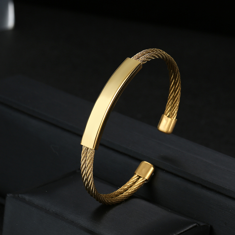 نقش الاسم والتاريخ سوار طقم قل - مراجعة Engraved Name Necklace وسعره