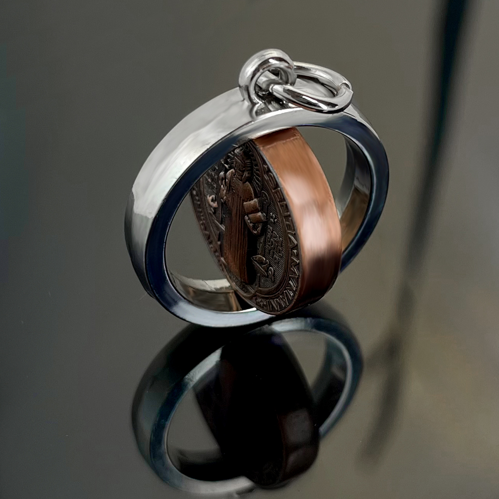 قلادة جديدة بتميمة القديس بيني - مراجعة Jewelry & Watches Sp Zo O وسعره