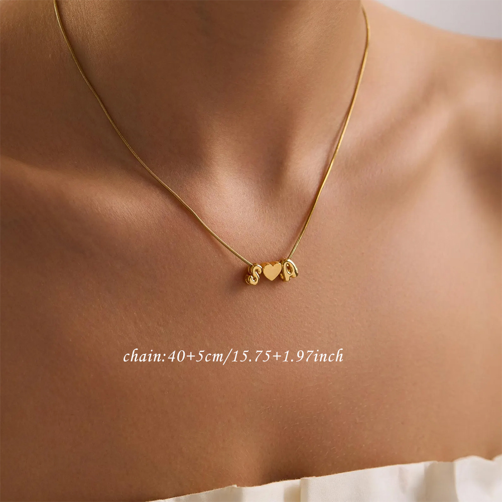 قلادة مخصصة بحرفين أبجديين على - مراجعة Engraved Name Necklace وسعره