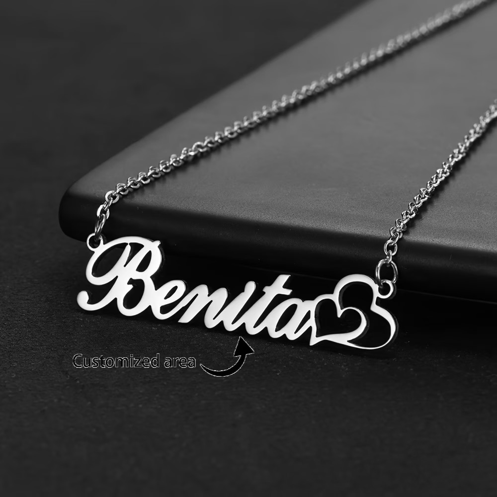 قلادة مخصصة على شكل قلب مزدوج  - مراجعة Engraved Name Necklace وسعره