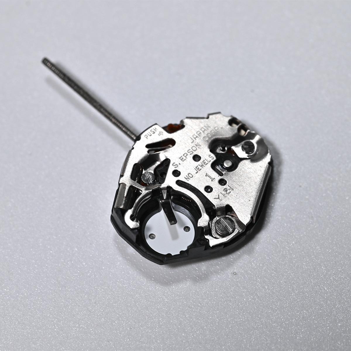 حركة كوارتز بديلة لساعة Y121 م - مراجعة Jewels In Quartz Watches وسعره